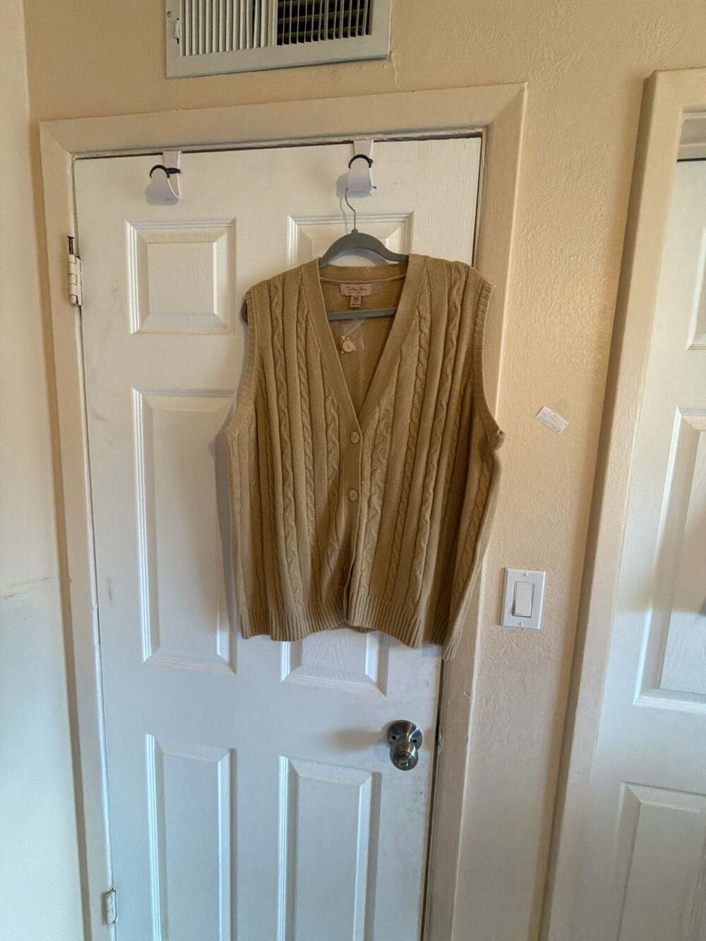 Turtle Bay Sweater Vest Tan Cable Knit Button V-Neck Preppy Old Money NWOT
